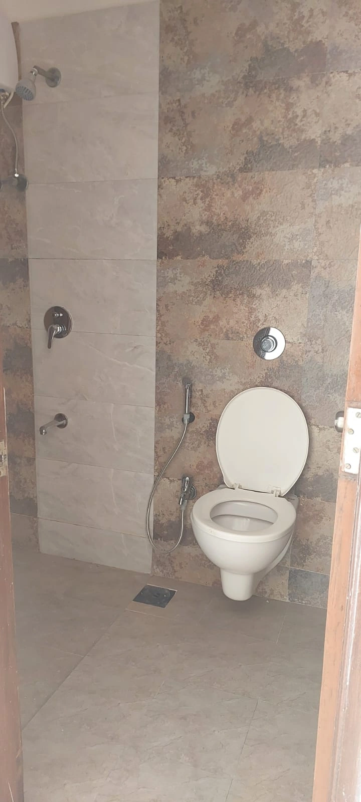 2 BHK Flat for Rent in sethia link view, Goregaon West